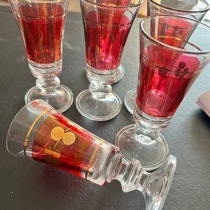 Set of 6 Wine Glasses.